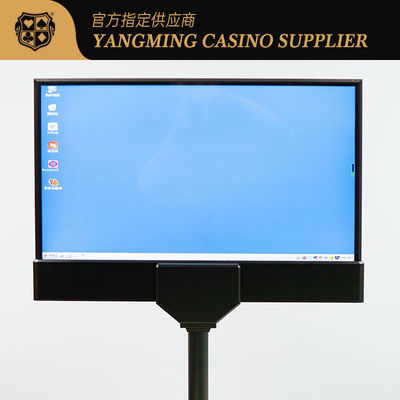 Monitores duplos de 27 polegadas para jogos casuais de poker.